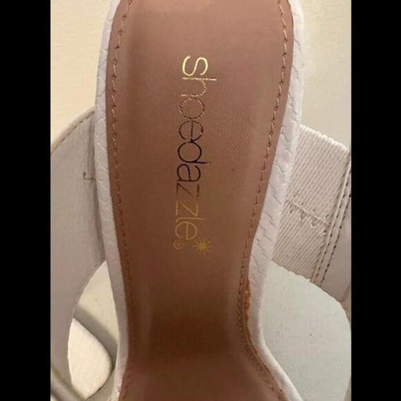 Stylish and Chic White Heeled Sandals from ShoeDazzle: Your Perfect Accessory - Picture 3 of 4